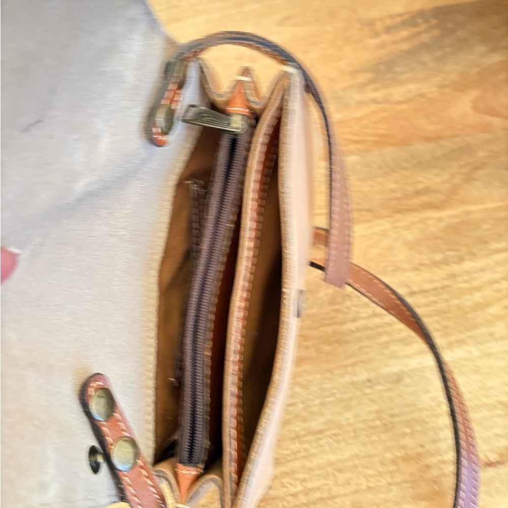 Patricia Nash Elegant Tan Leather Crossbody Bag - Picture 4 of 7